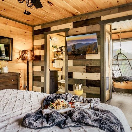 Mountainscape - Brand New Cabin W Views - Hottub - Firetable - Ps5 - Pooltable - 3 Pools ガトリンバーグ エクステリア 写真