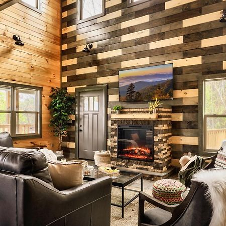 Mountainscape - Brand New Cabin W Views - Hottub - Firetable - Ps5 - Pooltable - 3 Pools ガトリンバーグ エクステリア 写真