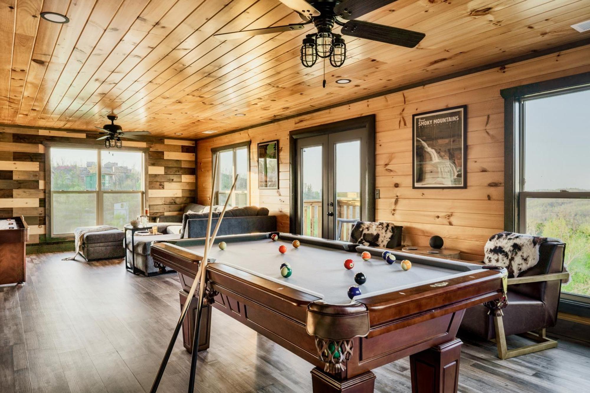 Mountainscape - Brand New Cabin W Views - Hottub - Firetable - Ps5 - Pooltable - 3 Pools ガトリンバーグ エクステリア 写真