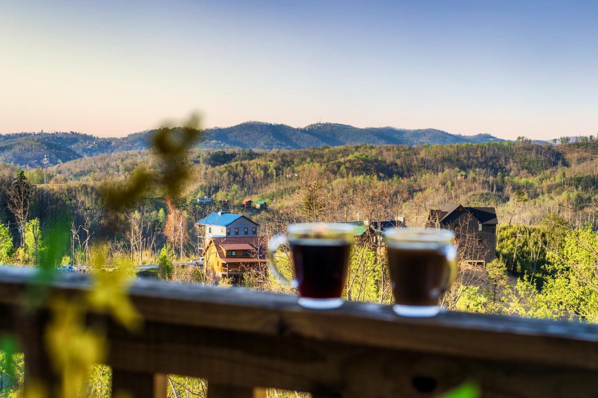 Mountainscape - Brand New Cabin W Views - Hottub - Firetable - Ps5 - Pooltable - 3 Pools ガトリンバーグ エクステリア 写真
