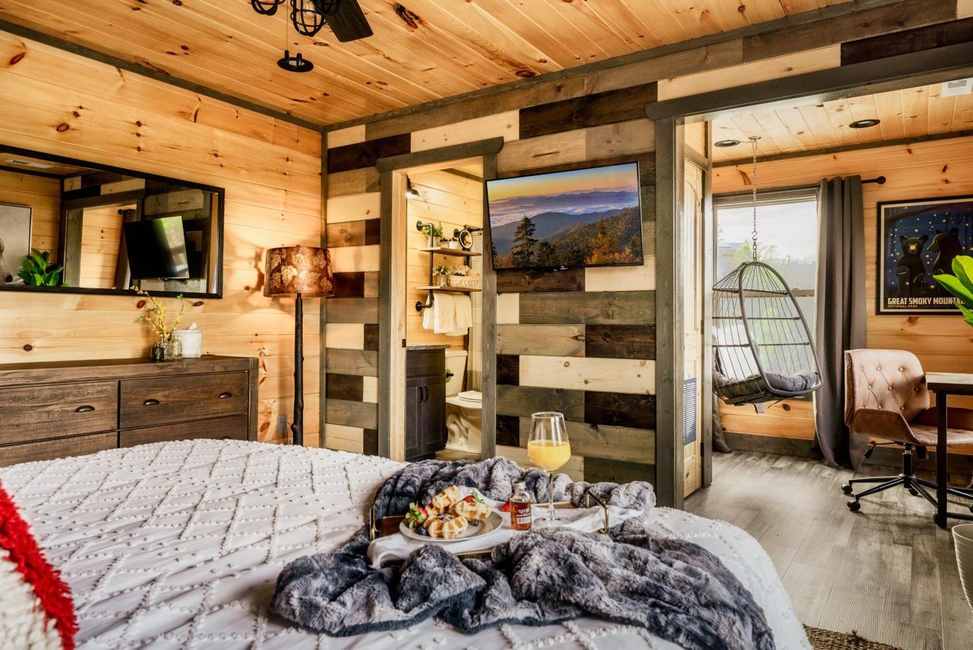 Mountainscape - Brand New Cabin W Views - Hottub - Firetable - Ps5 - Pooltable - 3 Pools ガトリンバーグ エクステリア 写真