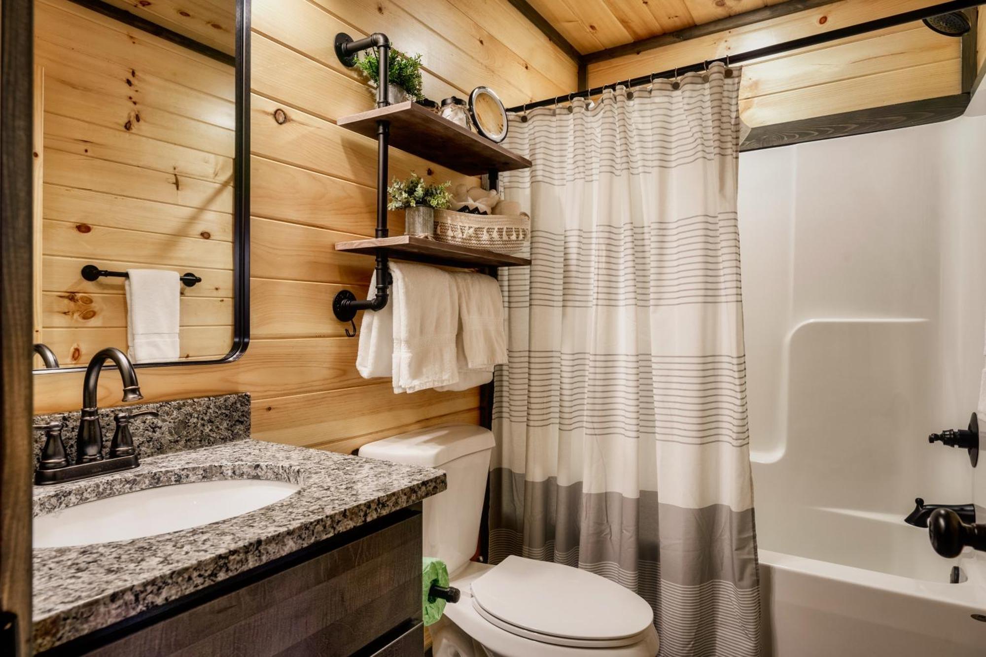 Mountainscape - Brand New Cabin W Views - Hottub - Firetable - Ps5 - Pooltable - 3 Pools ガトリンバーグ エクステリア 写真