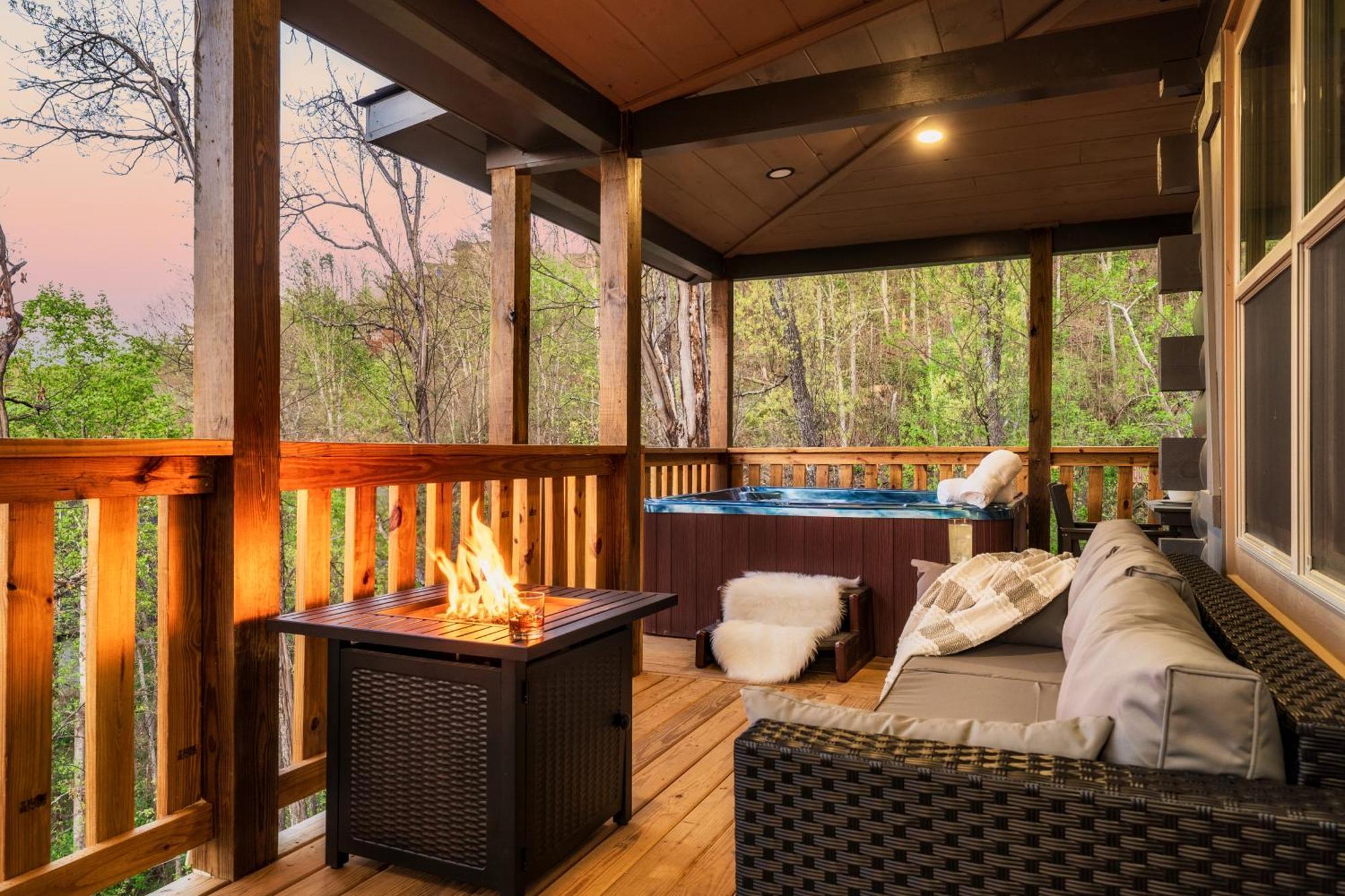 Mountainscape - Brand New Cabin W Views - Hottub - Firetable - Ps5 - Pooltable - 3 Pools ガトリンバーグ エクステリア 写真