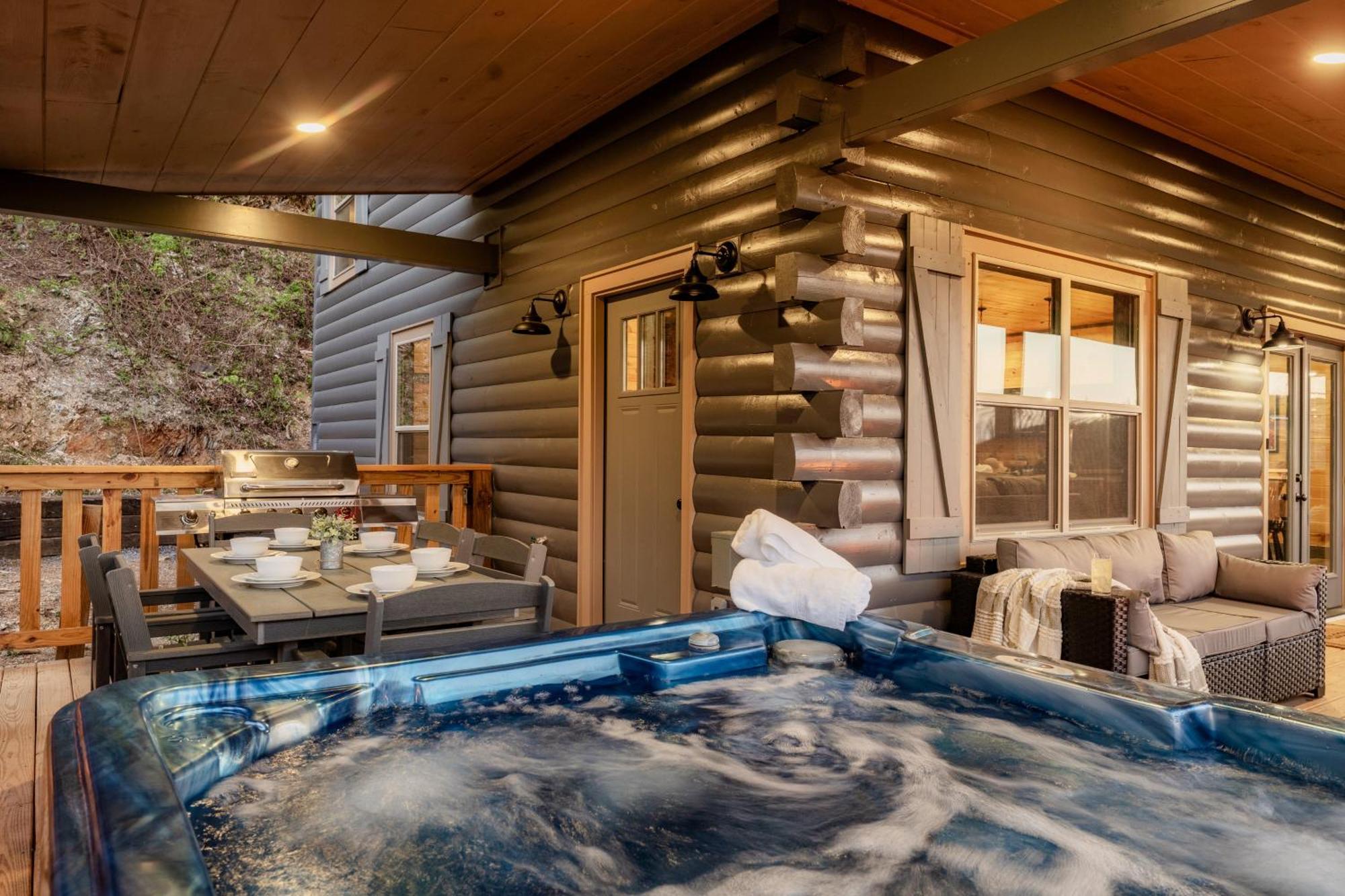 Mountainscape - Brand New Cabin W Views - Hottub - Firetable - Ps5 - Pooltable - 3 Pools ガトリンバーグ エクステリア 写真