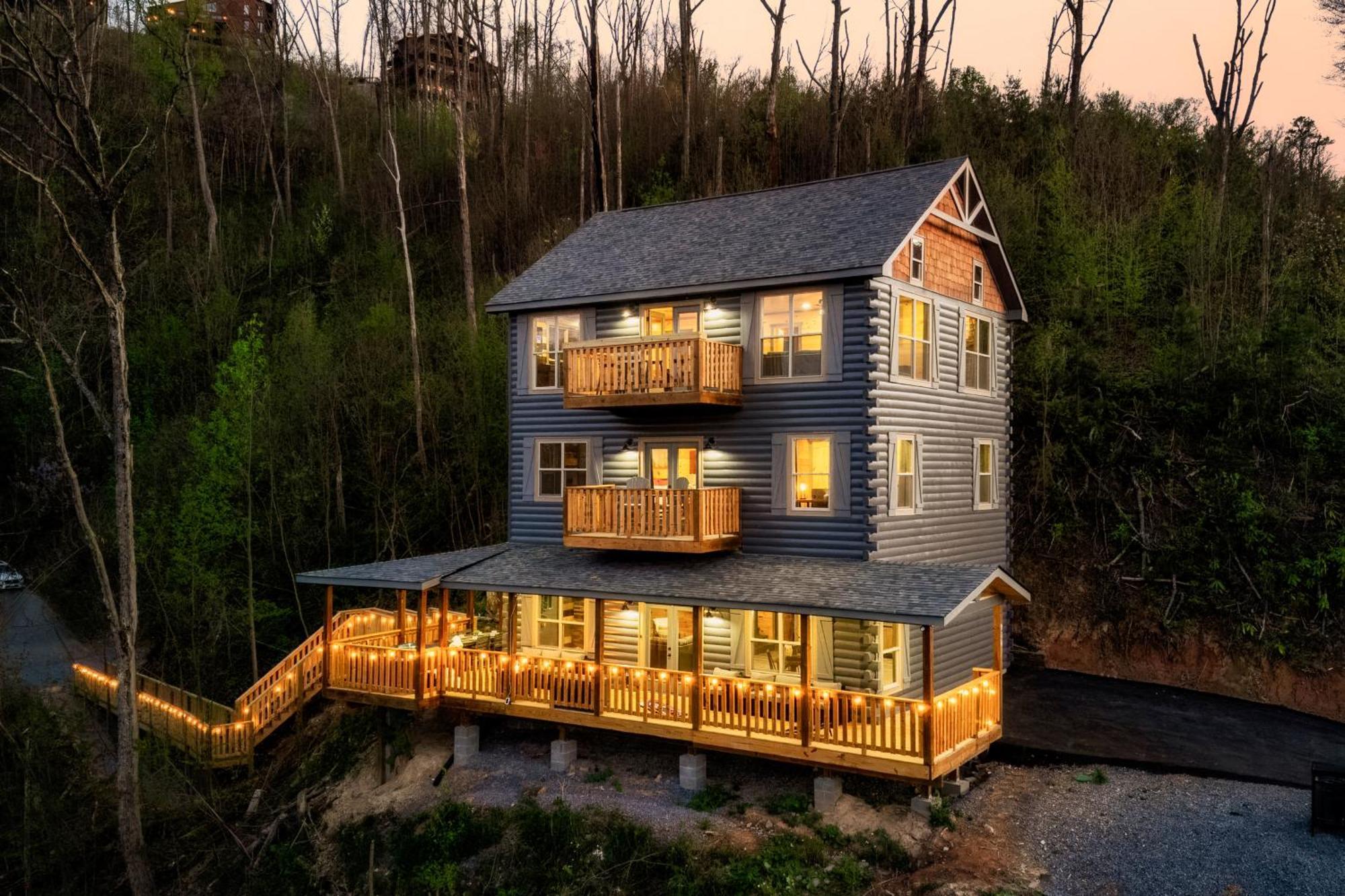 Mountainscape - Brand New Cabin W Views - Hottub - Firetable - Ps5 - Pooltable - 3 Pools ガトリンバーグ エクステリア 写真