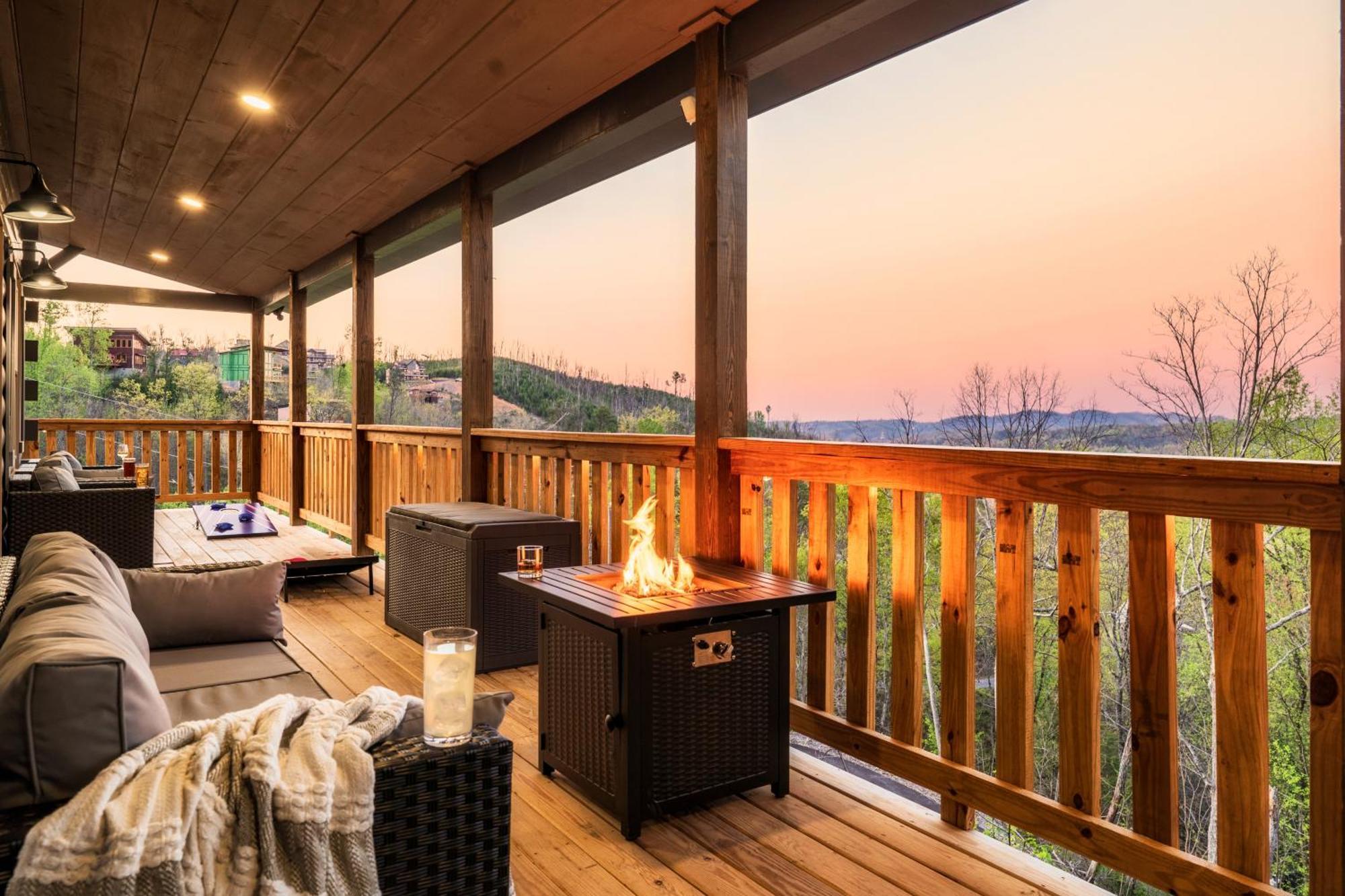 Mountainscape - Brand New Cabin W Views - Hottub - Firetable - Ps5 - Pooltable - 3 Pools ガトリンバーグ エクステリア 写真