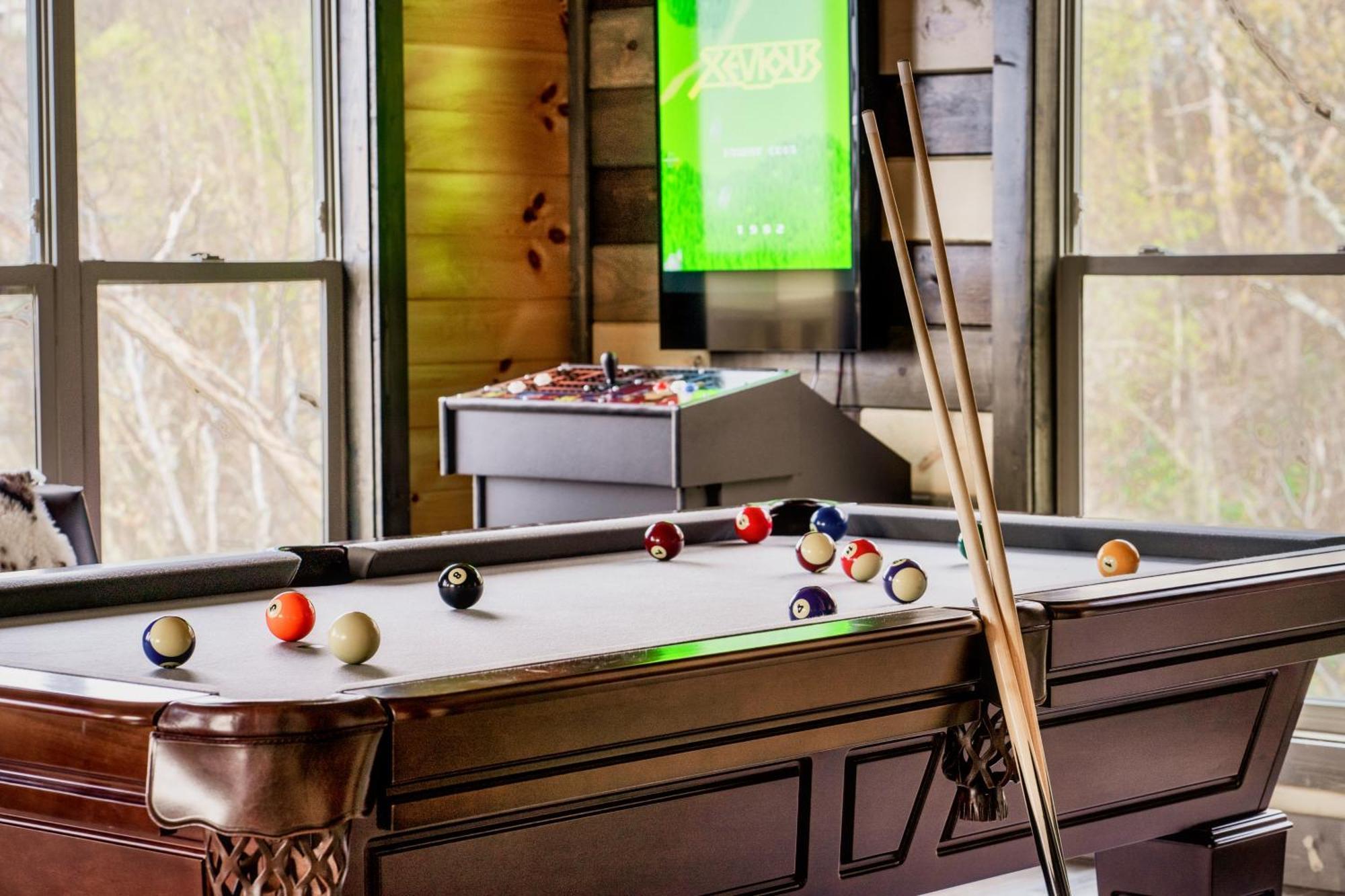 Mountainscape - Brand New Cabin W Views - Hottub - Firetable - Ps5 - Pooltable - 3 Pools ガトリンバーグ エクステリア 写真