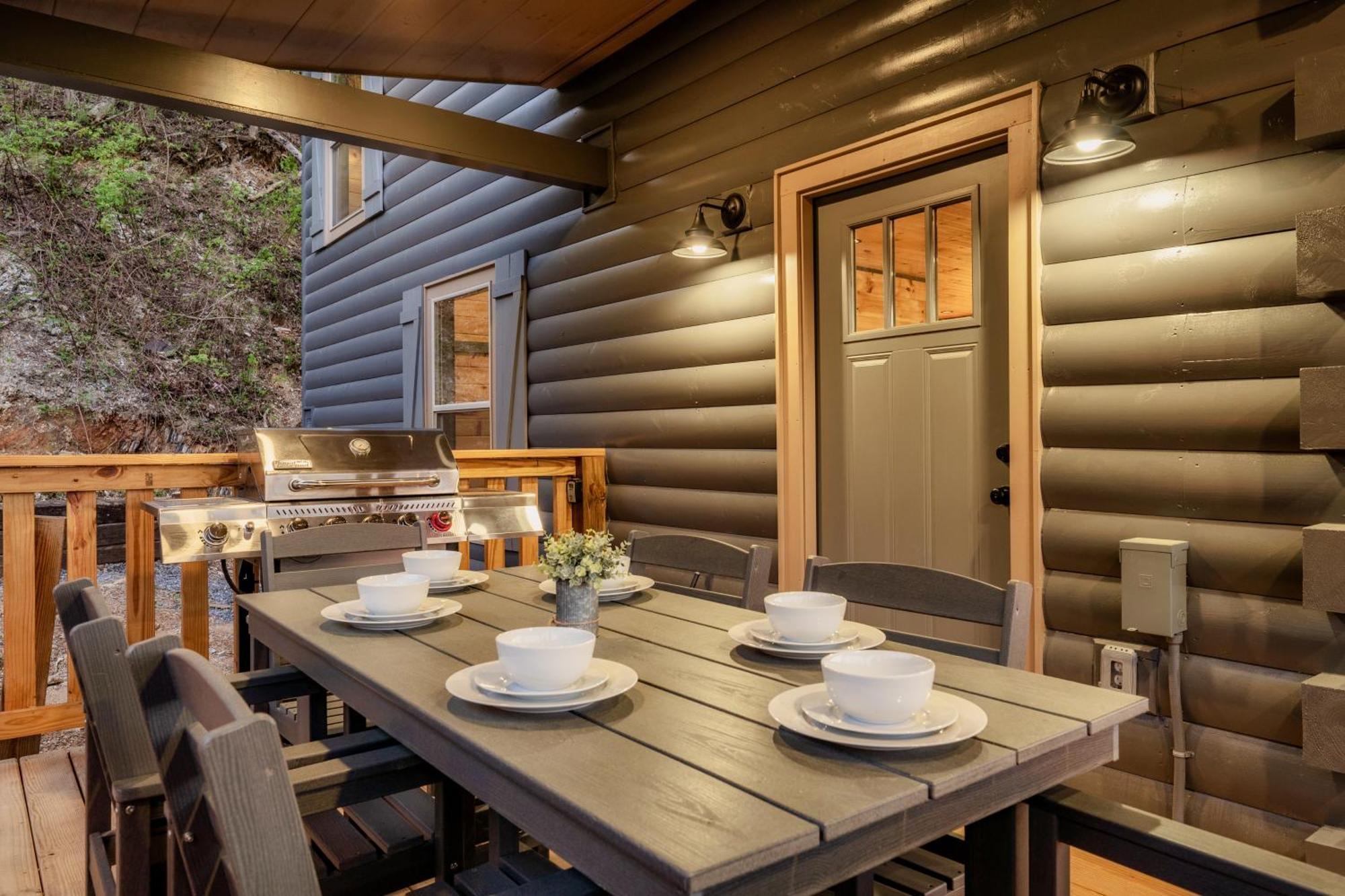 Mountainscape - Brand New Cabin W Views - Hottub - Firetable - Ps5 - Pooltable - 3 Pools ガトリンバーグ エクステリア 写真