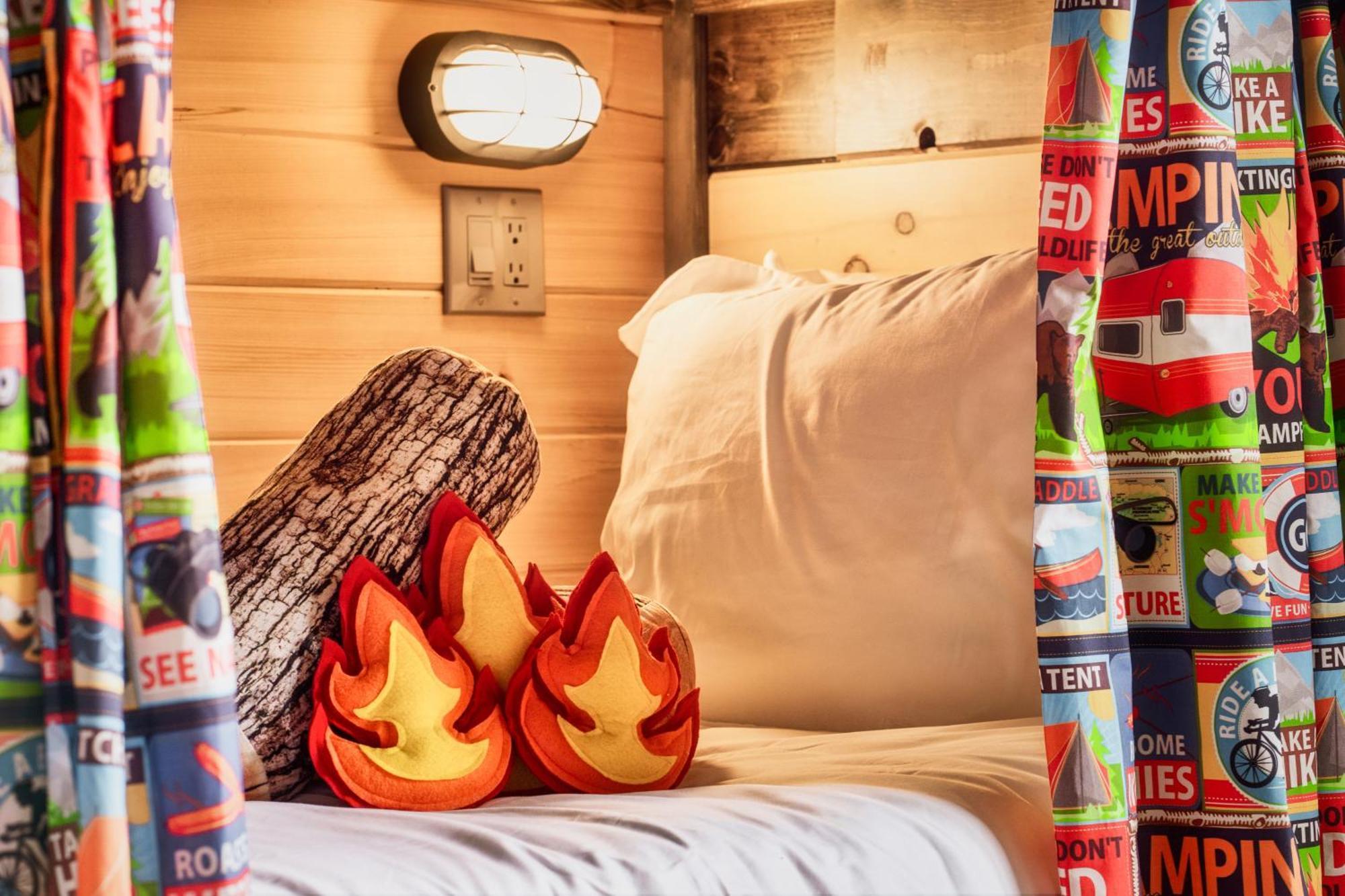 Mountainscape - Brand New Cabin W Views - Hottub - Firetable - Ps5 - Pooltable - 3 Pools ガトリンバーグ エクステリア 写真